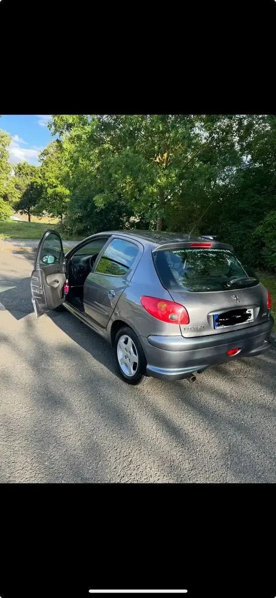 Gebraucht Peugeot 206 75 PS (55 kW) 2009 Grau Limousine