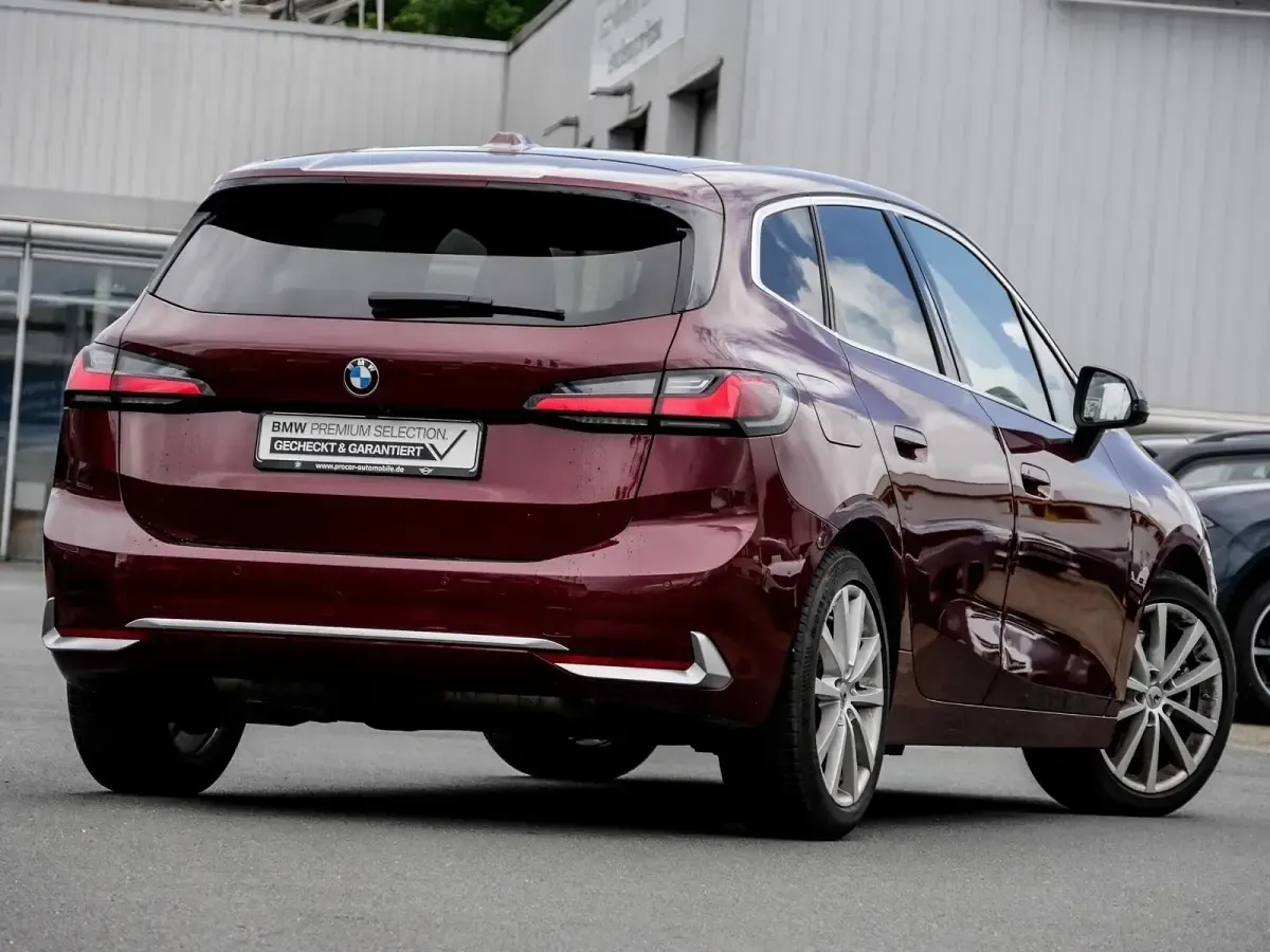 Gebraucht BMW 223 Active Tourer Luxury Line 204 PS (150 kW) 2023 Rot Van / Kleinbus