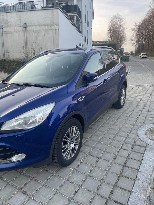 Gebraucht Ford Kuga 140 PS (102 kW) 2014 Blau SUV