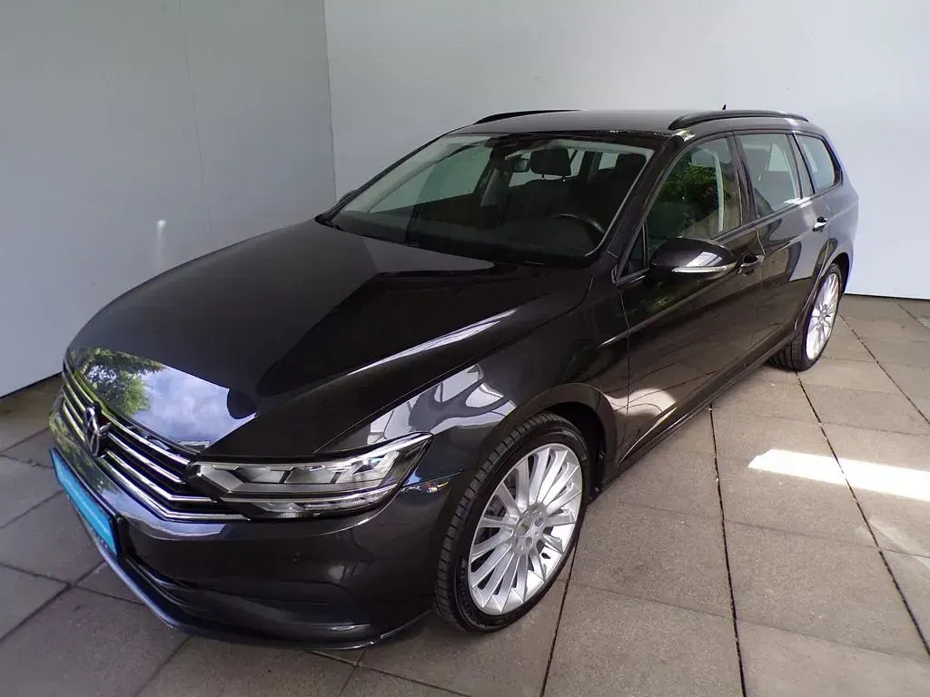 Gebraucht VW Passat Basis 150 PS (110 kW) 2021 Grau Kombi
