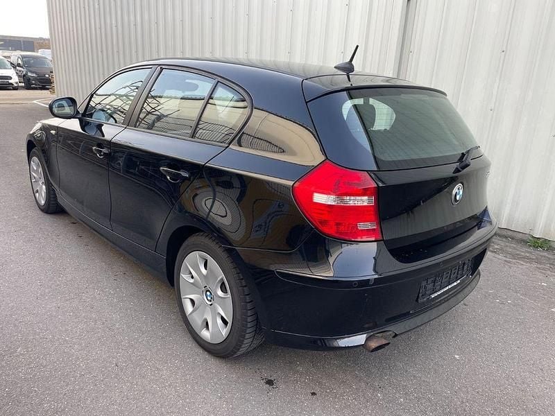 Gebraucht BMW 116 Advantage 122 PS (89 kW) 2010 Schwarz Kleinwagen