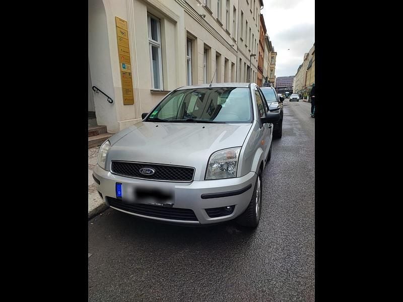 Grau Gebraucht 2003 Ford Fusion Kleinwagen | 1.400 € - Bild 1/4