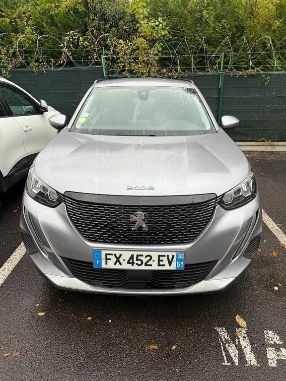 Grau Gebraucht 2021 Peugeot 2008 Allure SUV | 10.900 € (Superpreis) - Bild 1/4