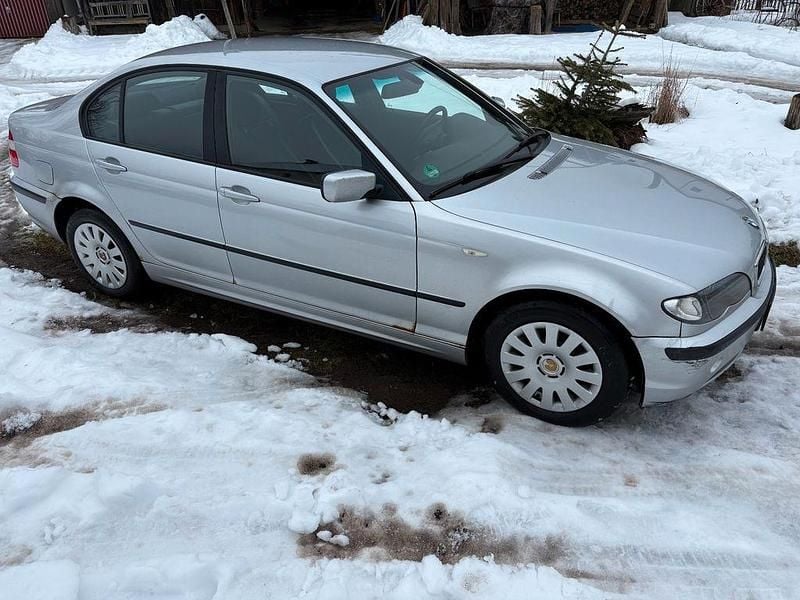 Silber Gebraucht 2004 BMW 318 Limousine | 1.900 € (Guter Preis) - Bild 1/3