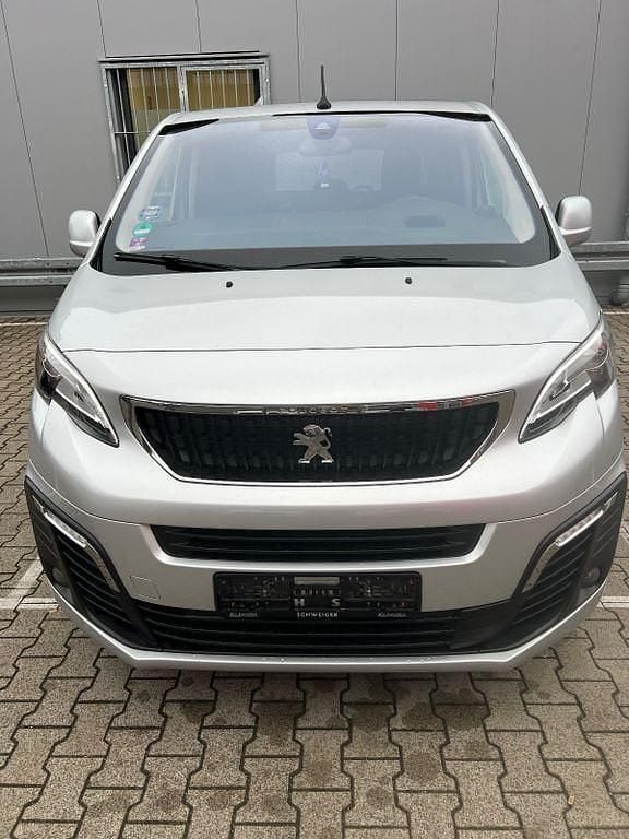 Silber Gebraucht 2018 Peugeot Traveller Business-Line Van / Kleinbus | 20.950 € (Superpreis) - Bild 1/4