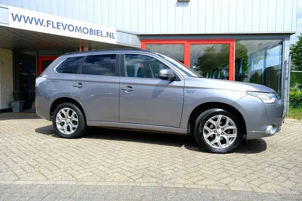 Gebraucht Mitsubishi Outlander P-HEV Edition 121 PS (88 kW) 2014 Grau SUV