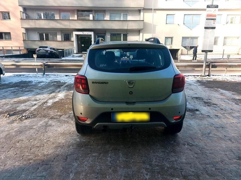 Gebraucht Dacia Sandero Stepway 75 PS (55 kW) 2017 Silber SUV