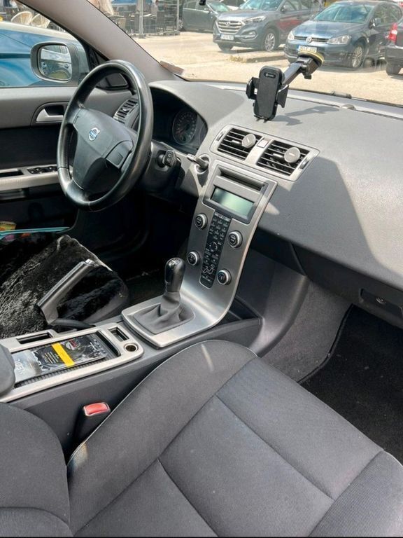 Grau Gebraucht 2008 Volvo V50 Kombi | 3.500 € (Fairer Preis) - Bild 1/4
