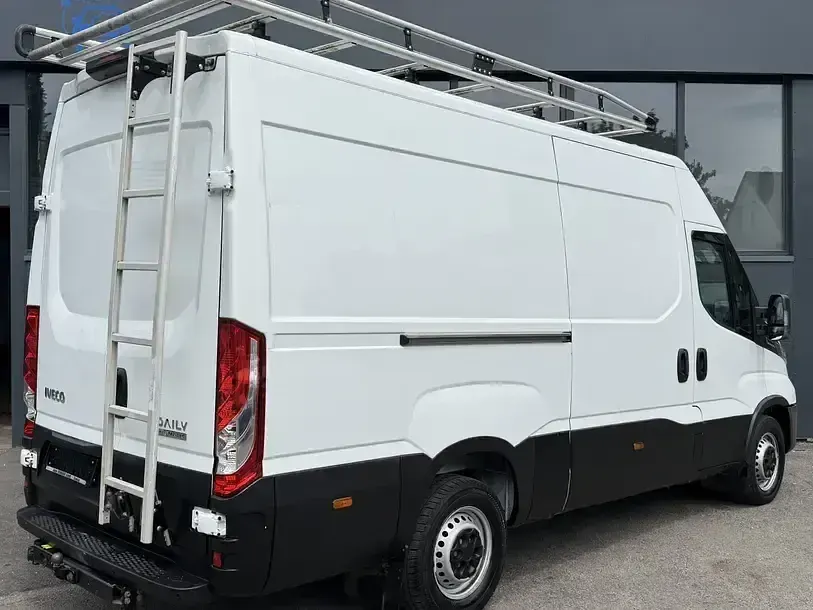 Gebraucht Iveco Daily 136 PS (100 kW) 2020 Weiß Limousine