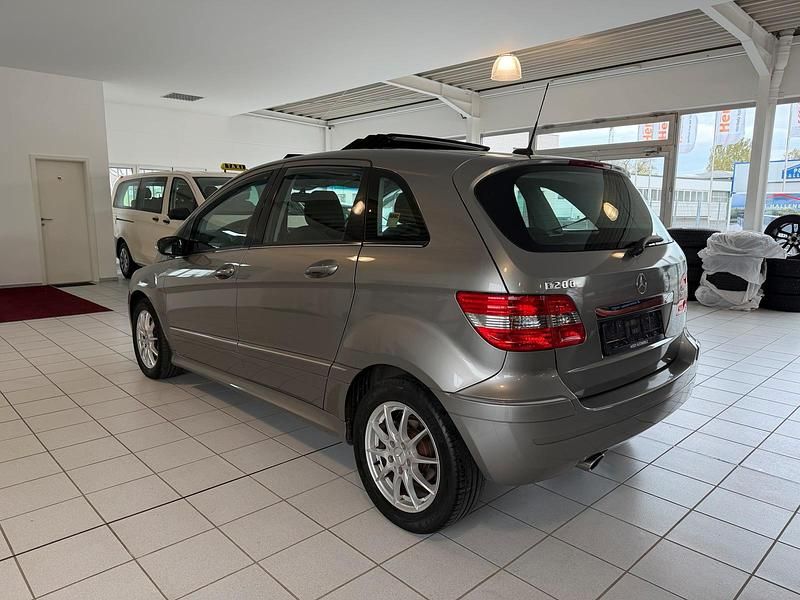 Gebraucht Mercedes B200 136 PS (100 kW) 2006 Grau Van / Kleinbus