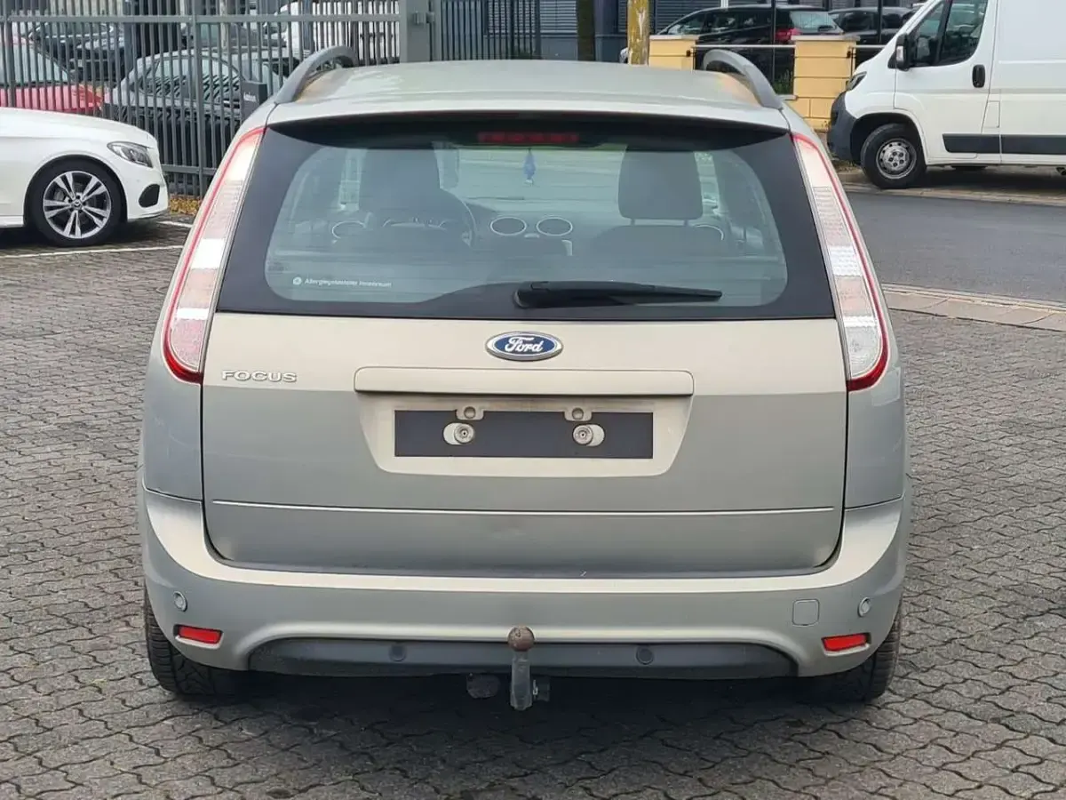Gebraucht Ford Focus Style 125 PS (91 kW) 2010 Grau Kombi