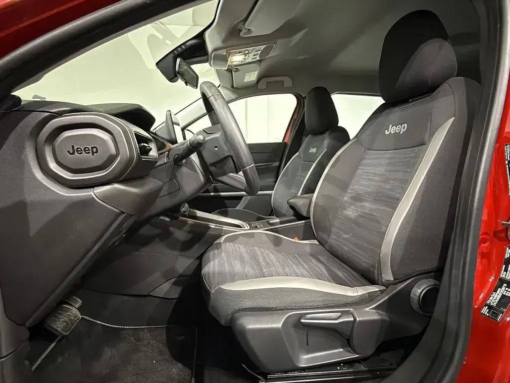 Gebraucht Jeep Avenger EV Longitude 114 kW (156 PS) 2023 Rot SUV