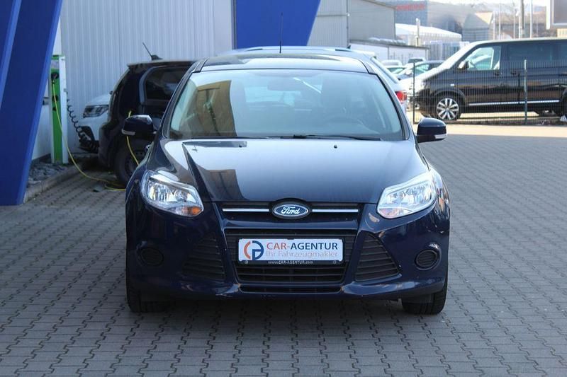 Gebraucht Ford Focus Trend 101 PS (74 kW) 2013 Blau Limousine