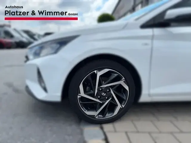 Gebraucht Hyundai i20 Trend 101 PS (74 kW) 2021 Weiss Kleinwagen