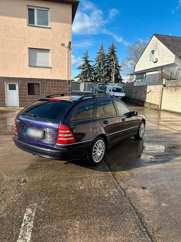 Gebraucht Mercedes C320 Avantgarde 218 PS (160 kW) 2002 Violet Kombi