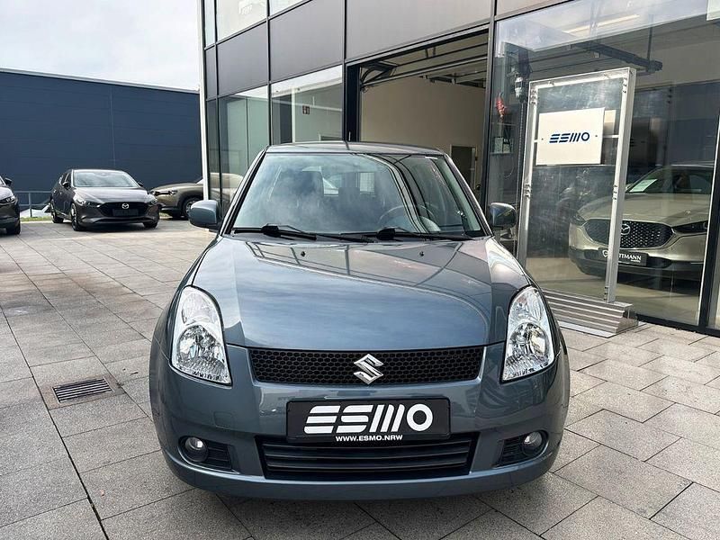 Grau Gebraucht 2007 Suzuki Swift Comfort Limousine | 3.500 € (Fairer Preis) - Bild 1/4