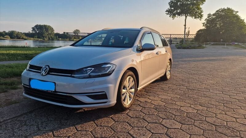 Weiß Gebraucht 2017 VW Golf VII Comfortline Kombi | 9.500 € (Fairer Preis) - Bild 1/4