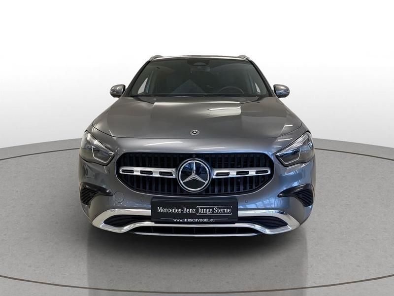 Gebraucht Mercedes GLA180 Progressive 136 PS (100 kW) 2025 Metalliclack mountaingrau SUV