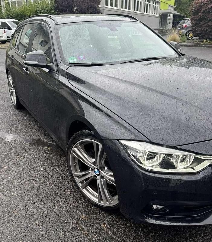 Schwarz Gebraucht 2017 BMW 320 Advantage Kombi | 18.300 € (Fairer Preis) - Bild 1/4