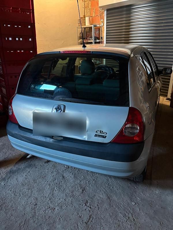 Gebraucht Renault Clio II 58 PS (42 kW) 2004 Silber Kleinwagen