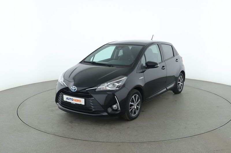Schwarz Gebraucht 2019 Toyota Yaris Club Limousine | 15.430 € (Teuer) - Bild 1/4