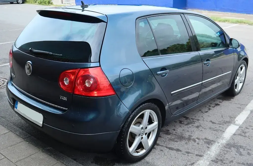 Gebraucht VW Golf V 105 PS (77 kW) 2006 Blau Kleinwagen