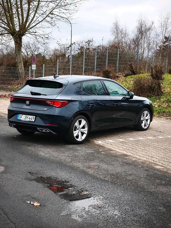 Gebraucht Seat Leon FR 150 PS (110 kW) 2022 Blau Limousine