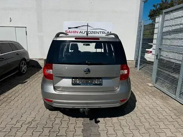 Gebraucht Skoda Yeti Active 110 PS (80 kW) 2015 Beige SUV