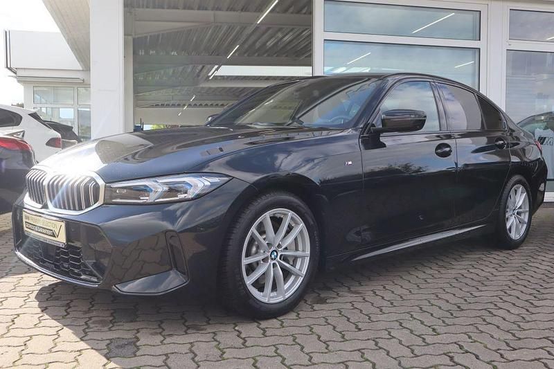 Saphirschwarz Gebraucht 2024 BMW 330 M Sport Limousine | 46.890 € (Etwas zu teuer) - Bild 1/4