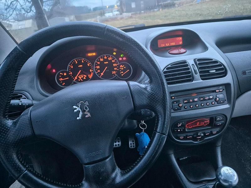 Gebraucht Peugeot 206 CC 109 PS (80 kW) 2005 Blau Cabrio