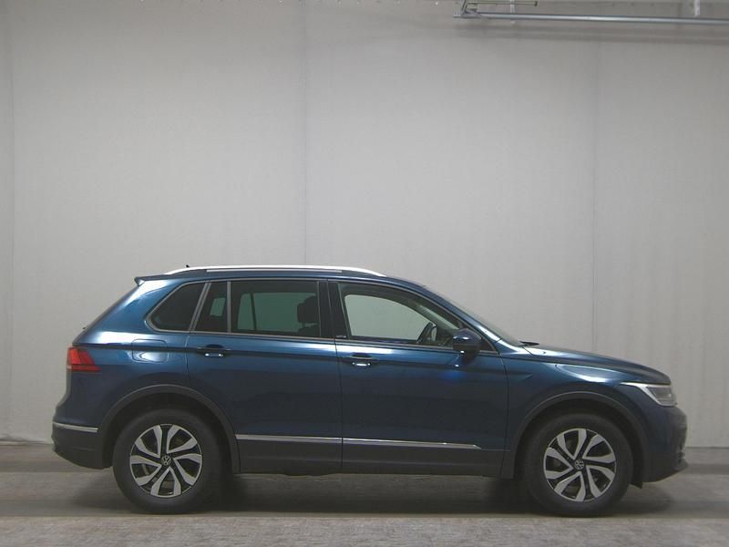 Blau Gebraucht 2022 VW Tiguan Life SUV | 20.980 € (Guter Preis) - Bild 1/4