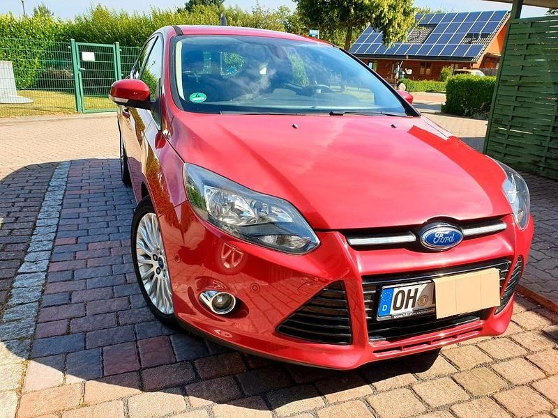 Gebraucht Ford Focus Titanium 184 PS (135 kW) 2011 Rot Limousine