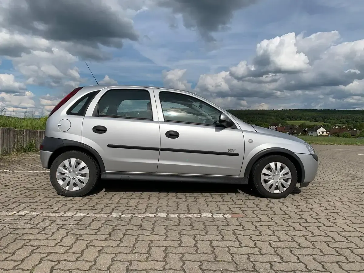 Gebraucht Opel Corsa 75 PS (55 kW) 2003 Silber Kleinwagen