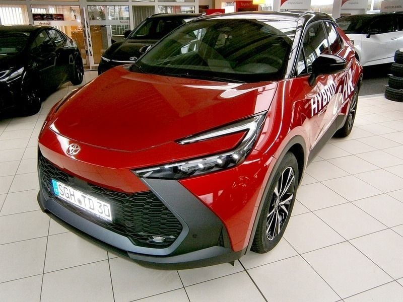 Karminarot/schwarz Gebraucht 2023 Toyota C-HR Team SUV | 26.990 € (Fairer Preis) - Bild 1/4