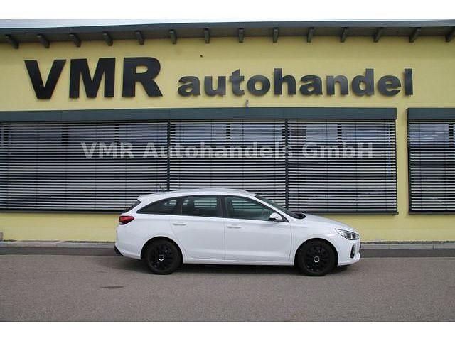 Gebraucht Hyundai i30 Select 120 PS (88 kW) 2017 Weiß Kombi