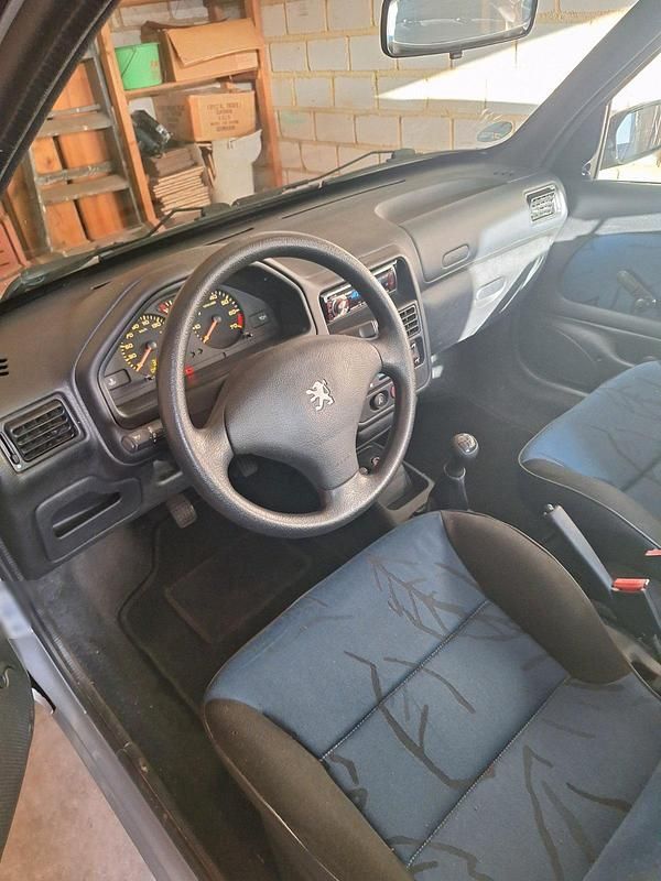 Gebraucht Peugeot 106 60 PS (44 kW) 2001 Silber Kleinwagen
