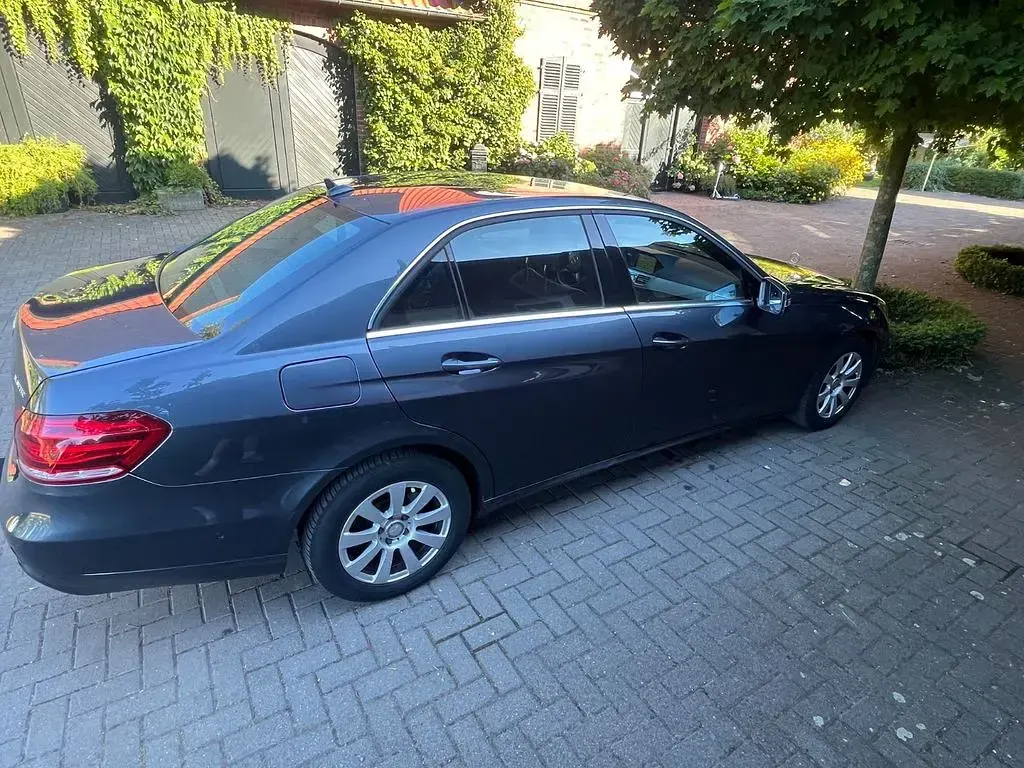 Gebraucht Mercedes E220 Elegance 170 PS (125 kW) 2015 Grau Limousine