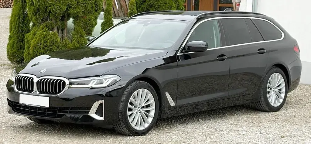 Second-hand BMW 520 Luxury Line 190 CP (139 kW) 2023 Negru Berlinǎ