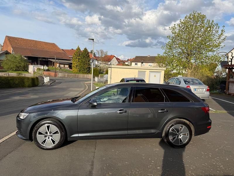 Gebraucht Audi A4 Basis 150 PS (110 kW) 2017 Grau Kombi
