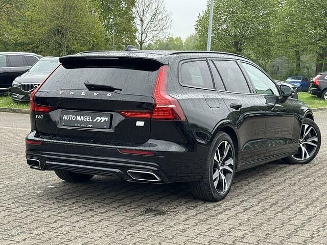 Gebraucht Volvo V60 Plus 253 PS (186 kW) 2022 Black solid "stone" / solid Kombi