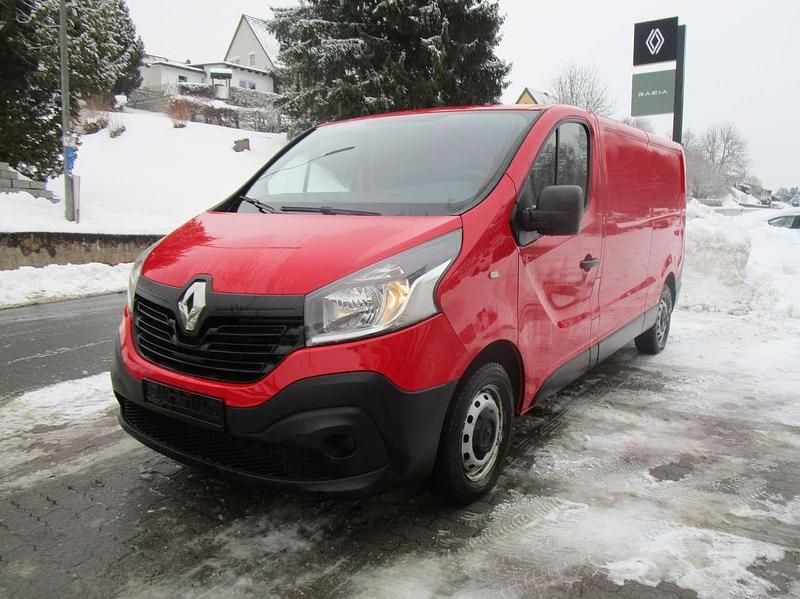 Volcano red Gebraucht 2019 Renault Trafic Komfort Van / Kleinbus | 9.900 € (Superpreis) - Bild 1/4