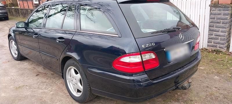 Gebraucht Mercedes E220 150 PS (110 kW) 2005 Blau Kombi