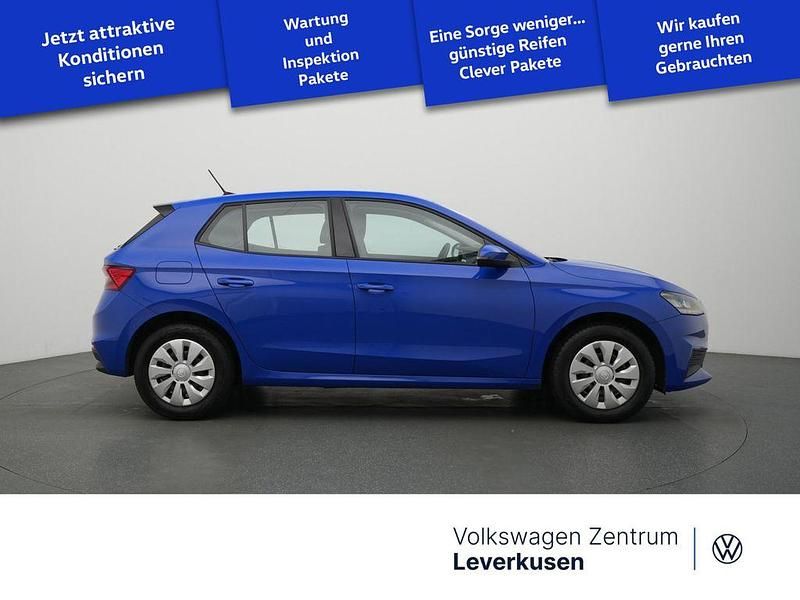 Gebraucht Skoda Fabia Easy 65 PS (47 kW) 2023 Schwarz / energy blau (metallic) Kleinwagen