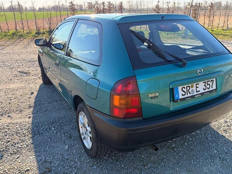 Gebraucht Mazda 323 Comfort 73 PS (53 kW) 1998 Grün Limousine