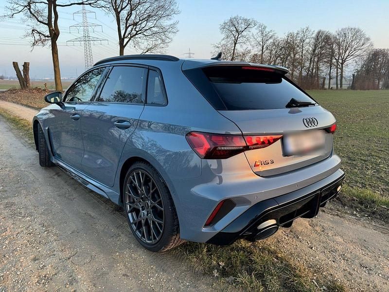 Gebraucht Audi RS3 Ambiente 400 PS (294 kW) 2025 Grau Limousine