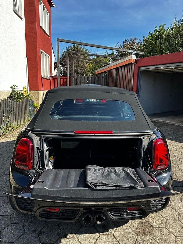 Second-hand Mini John Cooper Works 231 CP (169 kW) 2018 Negru Hatchback