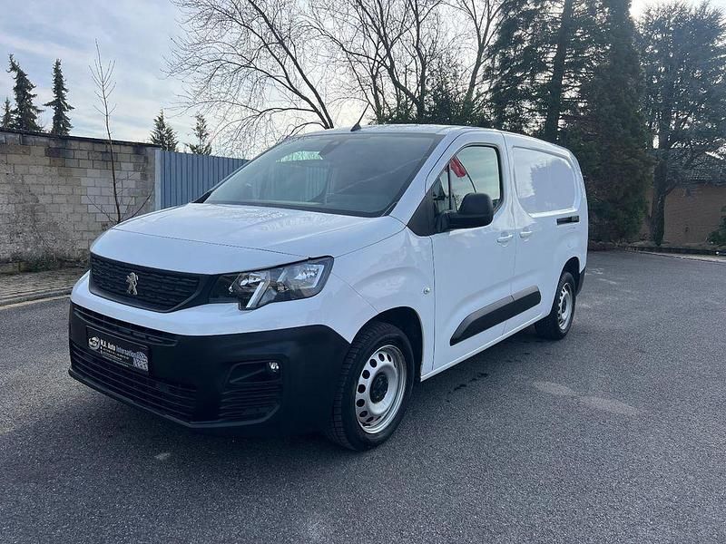 Gebraucht Peugeot Partner 102 PS (75 kW) 2021 Weiß Van / Kleinbus