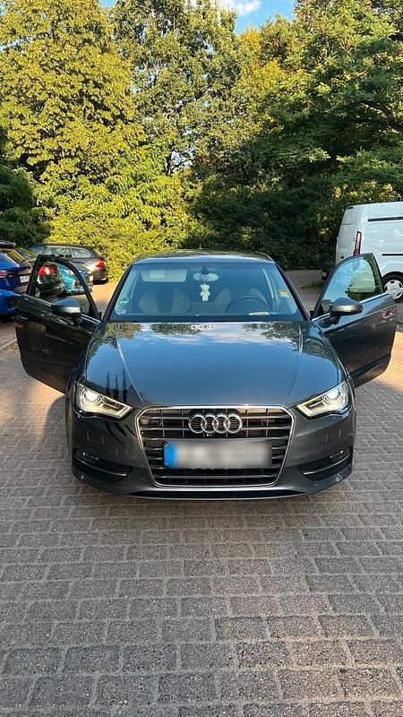 Grau Gebraucht 2013 Audi A3 Kleinwagen | 9.000 € (Fairer Preis) - Bild 1/4