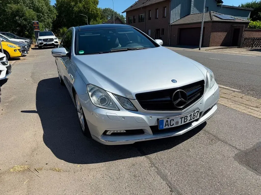 Gebraucht Mercedes E350 231 PS (169 kW) 2009 Silber Coupé