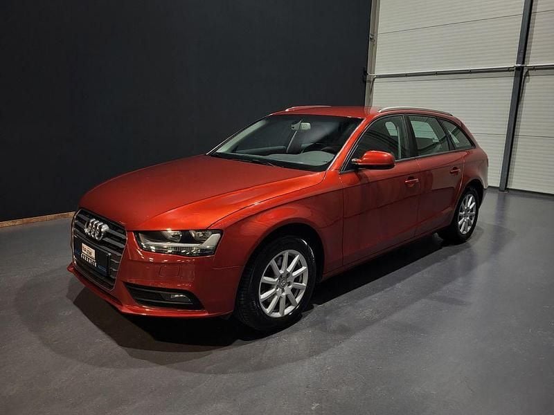 Rot Gebraucht 2013 Audi A4 Attraction Limousine | 7.950 € (Guter Preis) - Bild 1/4